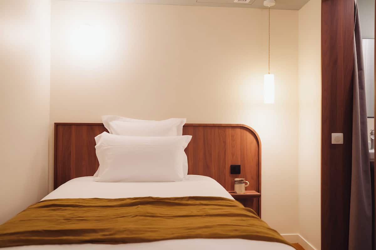 Kamar Single | Seprai premium, didekorasi berbeda-beda, meja kerja, dan kedap suara