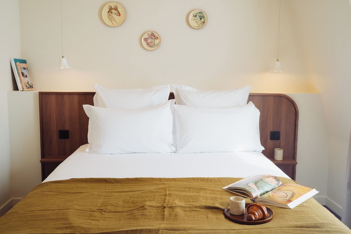 Kamar Double Superior | Seprai premium, didekorasi berbeda-beda, meja kerja, dan kedap suara