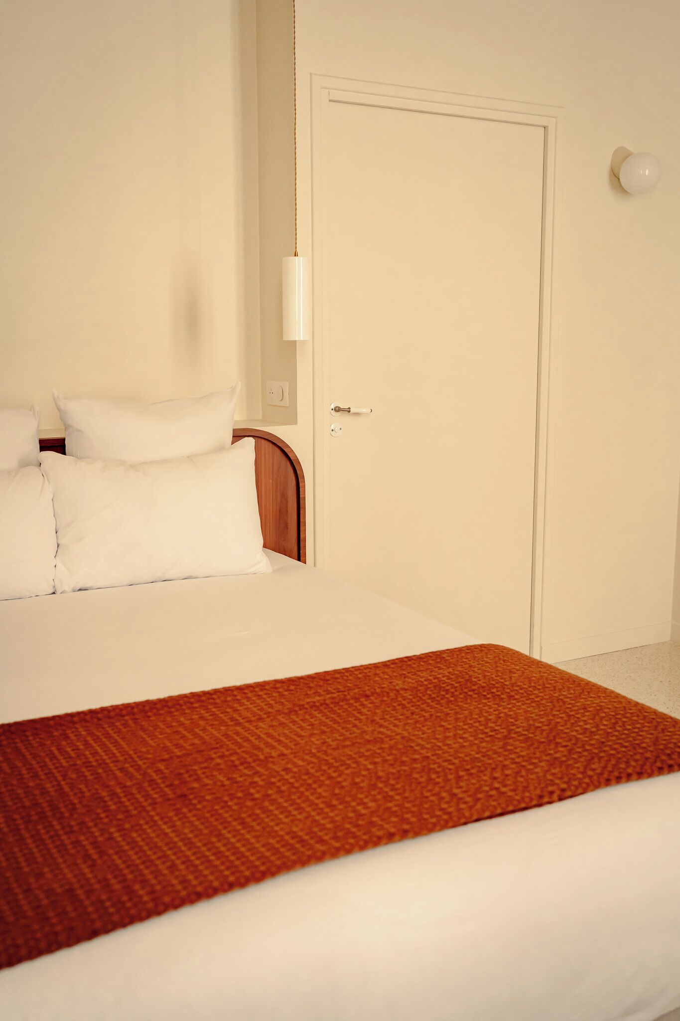 Standaard kamer | Luxe beddengoed, individueel gedecoreerd, een bureau, geluiddichte muren