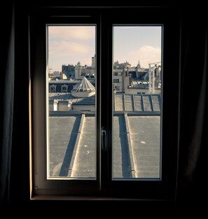 Superior Quadruple Room | Premium bedding, individually decorated, desk, soundproofing - Lala Hotel (Paris)