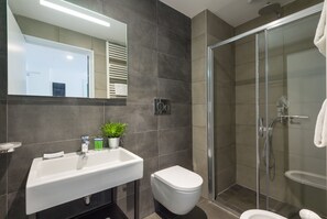 Shower, free toiletries, hair dryer, bidet - Camplus Pietralata - Casa per Ferie (Rome)