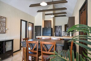 Superior Penthouse, 1 Bedroom, Kitchen, Oceanfront | In-room dining