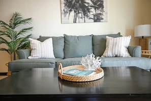 Superior Penthouse, 1 Bedroom, Kitchen, Oceanfront | Living area
