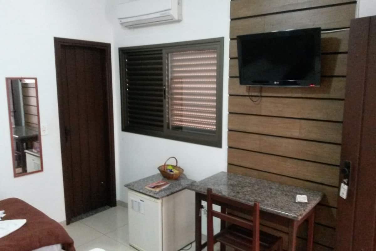 Standard Triple Room | Minibar, individually decorated, desk, free WiFi