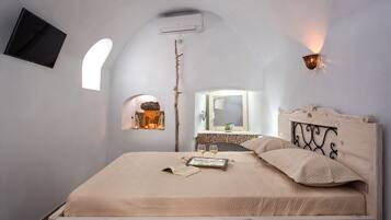 Villa, 1 Bedroom, Hot Tub | In-room safe, soundproofing, iron/ironing board, WiFi (free)
