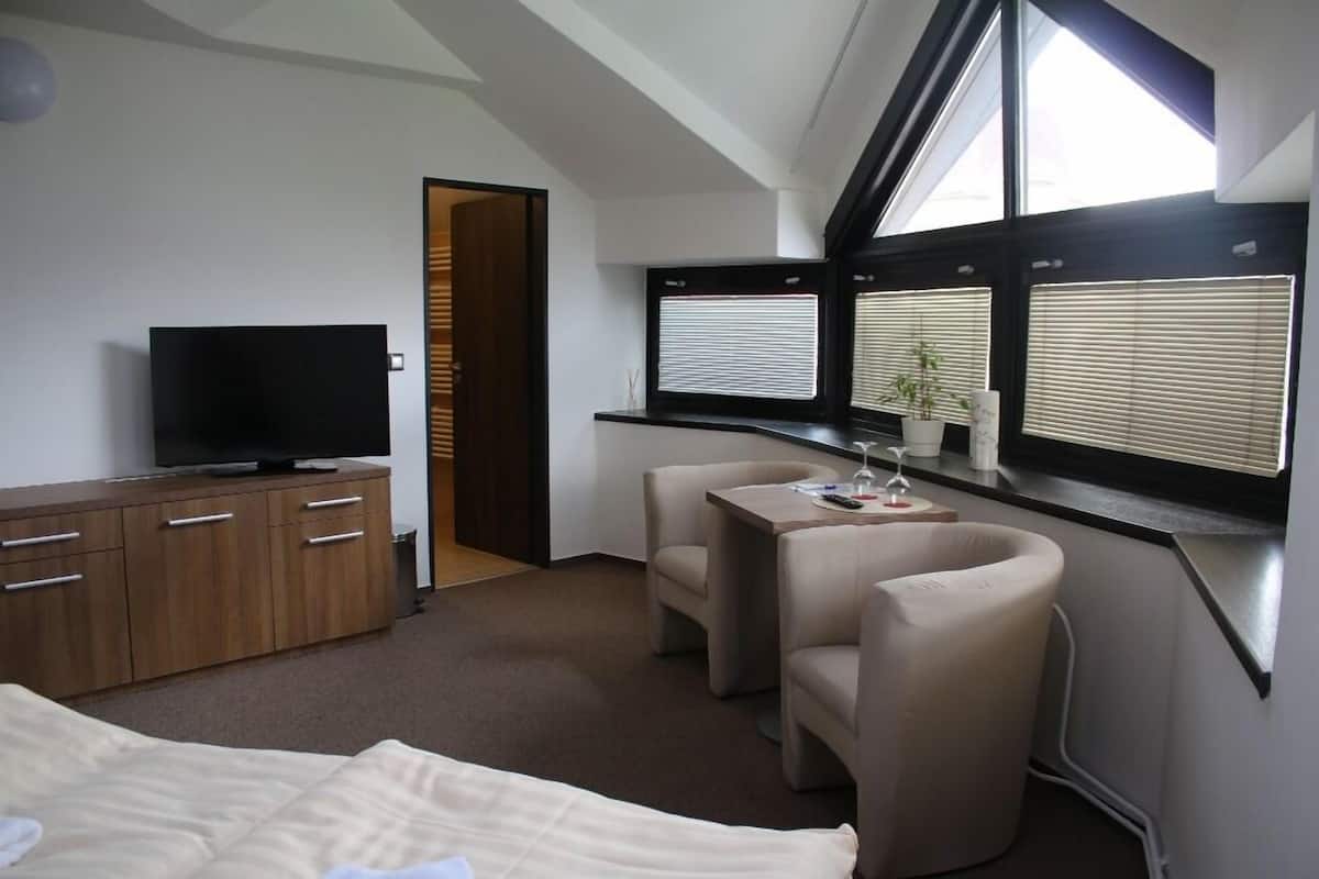 Standard Double Room | Living area | Flat-screen TV