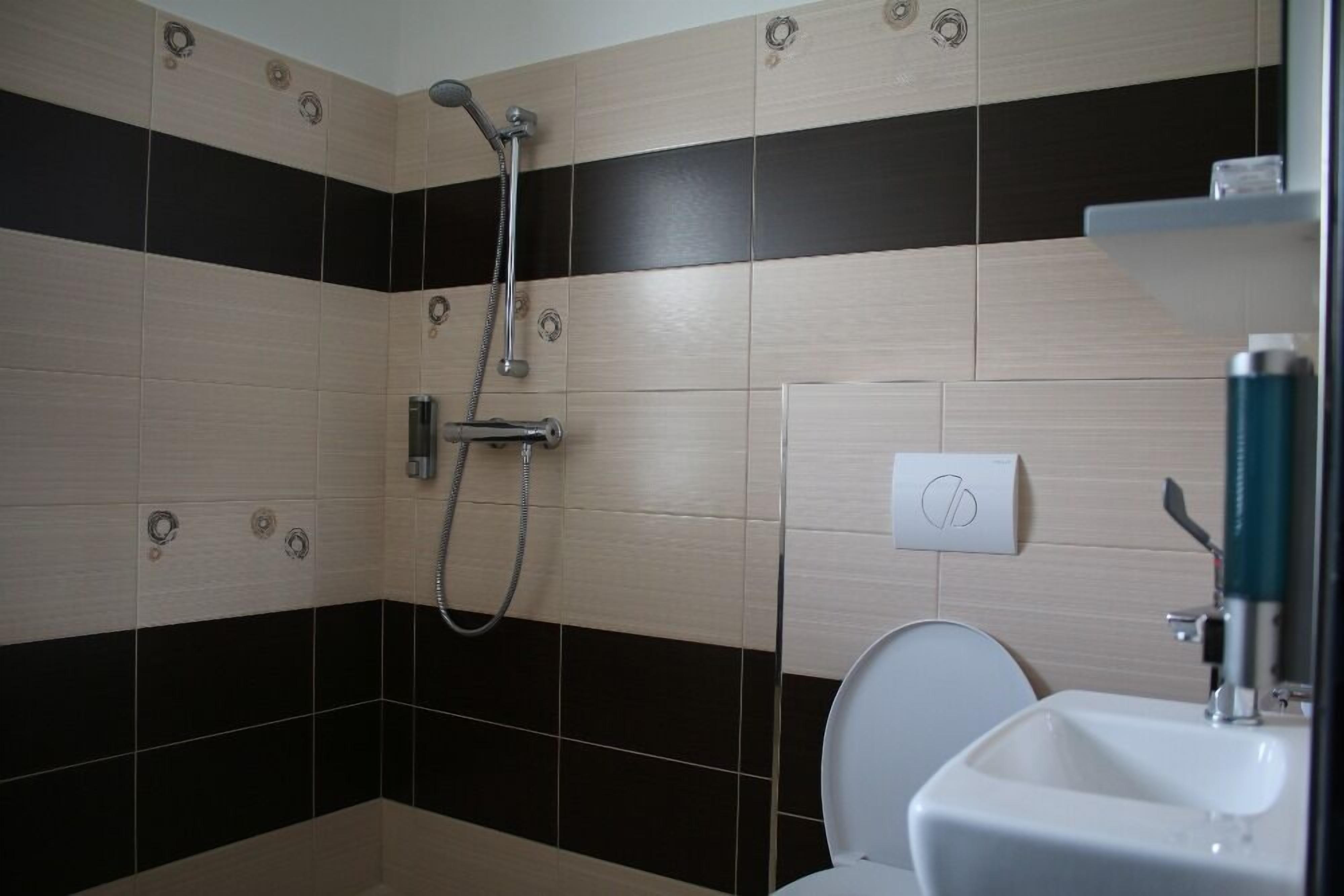 twin room (disability access) | bathroom amenities | shower, free toiletries, hair dryer, towels