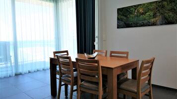 Penthouse, 2 kamar tidur (4 Adults + 2 Children) | Area keluarga | TV LED