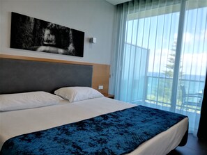 Penthouse, 2 Schlafzimmer (4 Adults + 2 Children) | Zimmersafe, individuell eingerichtet, Schreibtisch