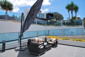Terrace/patio - Whales Bay Hotel (Ponta Delgada)