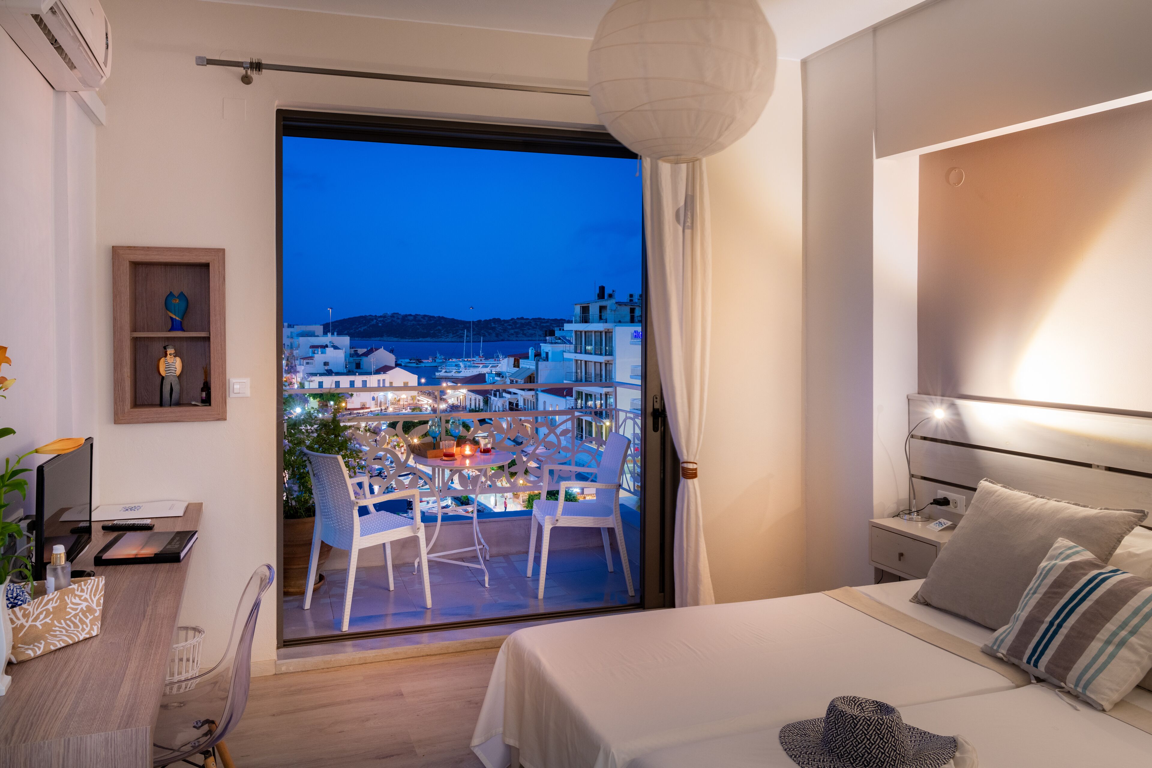 Above the Lake | Premium bedding, desk, blackout drapes, soundproofing