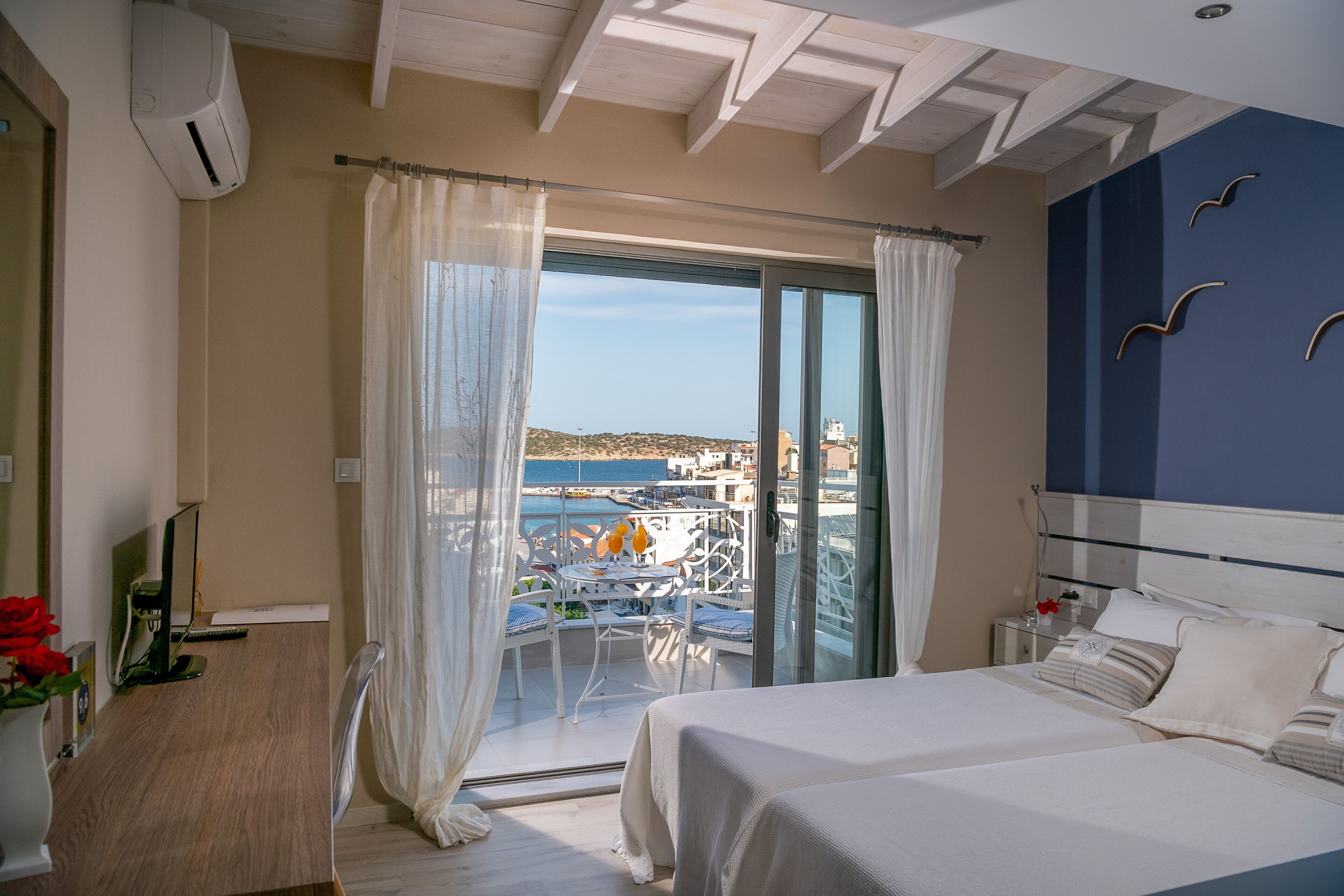 Emerald Top Studio | Literie de qualité supérieure, bureau, rideaux occultants