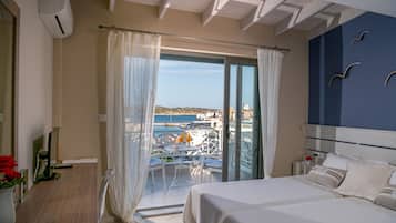 Emerald Top Studio | Premium-sengetøj, skrivebord, mørklægningsgardiner, lydisolering