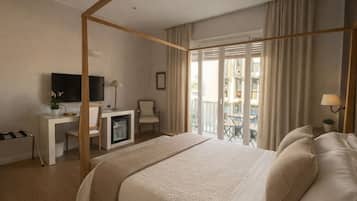 Superior Double Room, 1 Double Bed (Private Bathroom) | Premium bedding, memory-foam beds, minibar, in-room safe