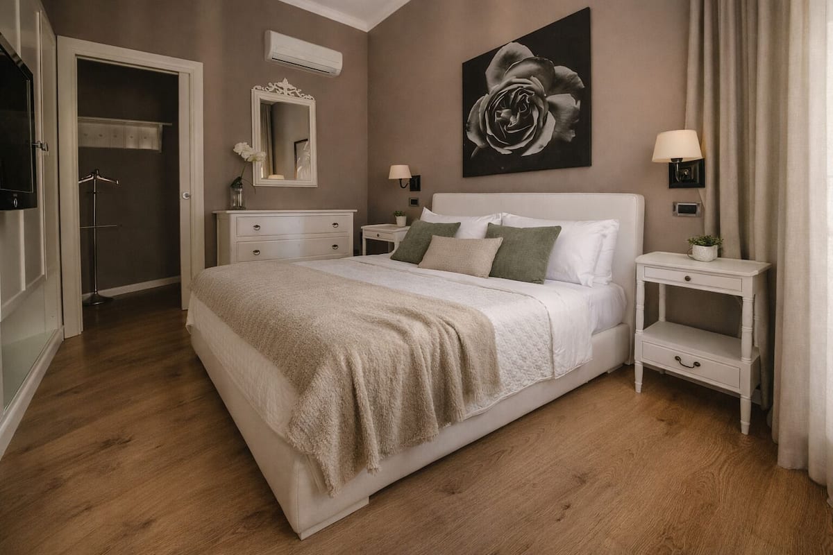 Suite – comfort, 1 soverom, privat bad | Sengetøy av topp kvalitet, memory foam-senger, minibar og safe på rommet