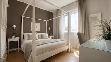 Habitación doble superior, 1 cama doble (Private Bathroom) | Ropa de cama de alta calidad, colchones viscoelásticos, minibar