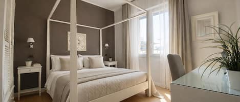 Kahden hengen superior-huone, 1 parisänky (Private Bathroom) | Ylelliset vuodevaatteet, memory foam -patjalliset sängyt, minibaari