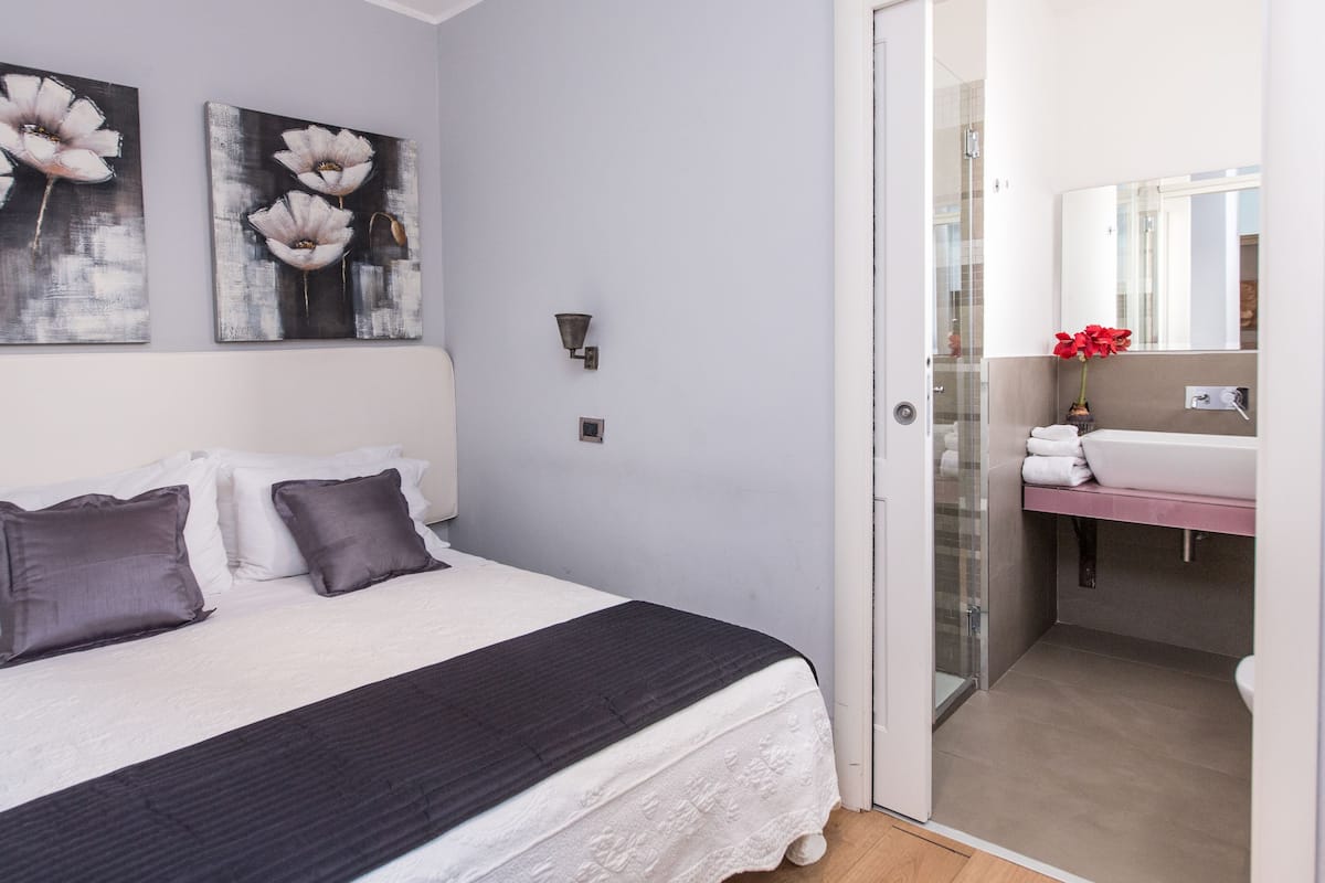 Studio – city, privat bad | Sengetøy av topp kvalitet, memory foam-senger, minibar og safe på rommet