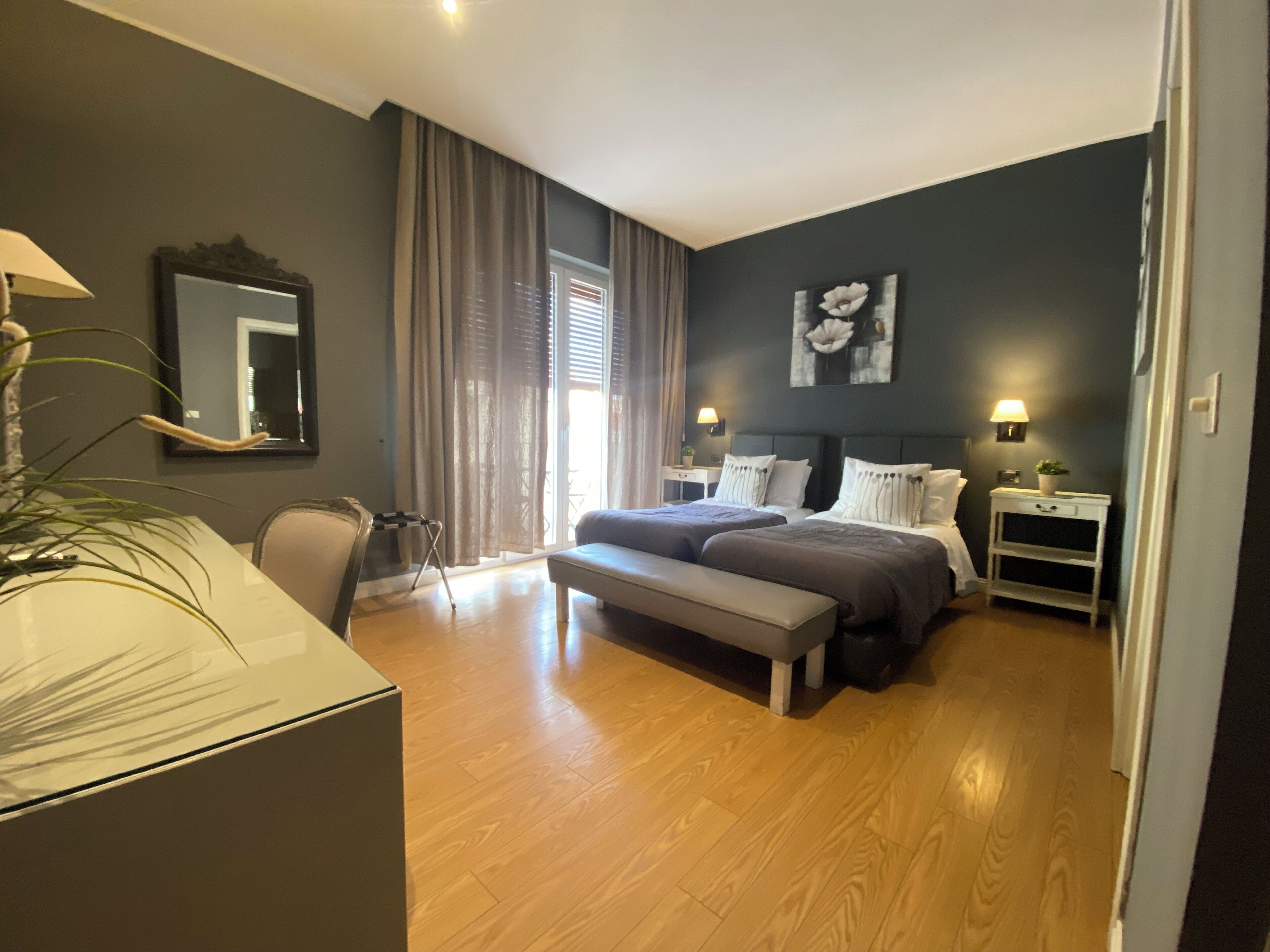 Doppia Superior, 1 letto matrimoniale (Private Bathroom) | Biancheria da letto di alta qualità, materassi in memory foam, minibar