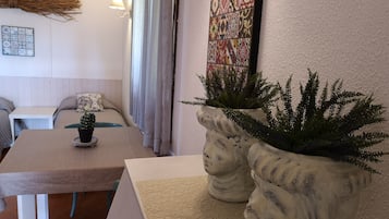 Family Suite, Multiple Beds, Ensuite, Ground Floor | 2 bedrooms, individually decorated, individually furnished, free WiFi