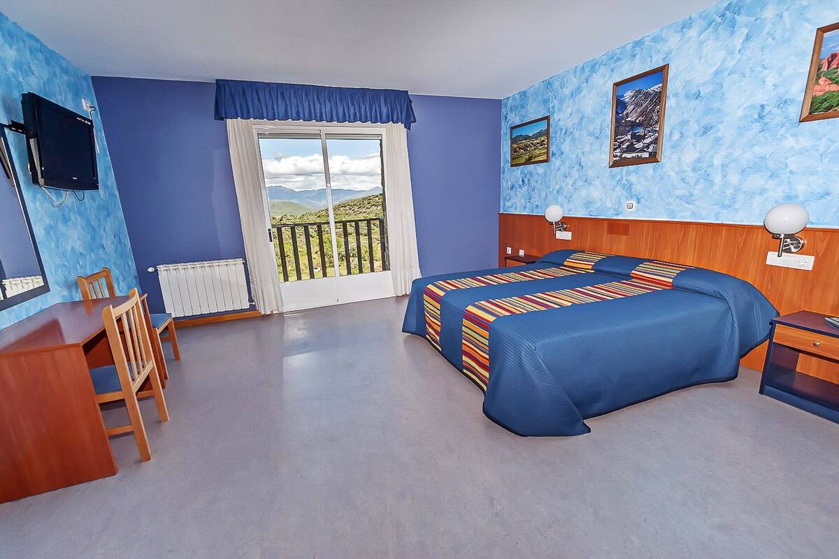 desk, soundproofing, cots/infant beds, free wifi