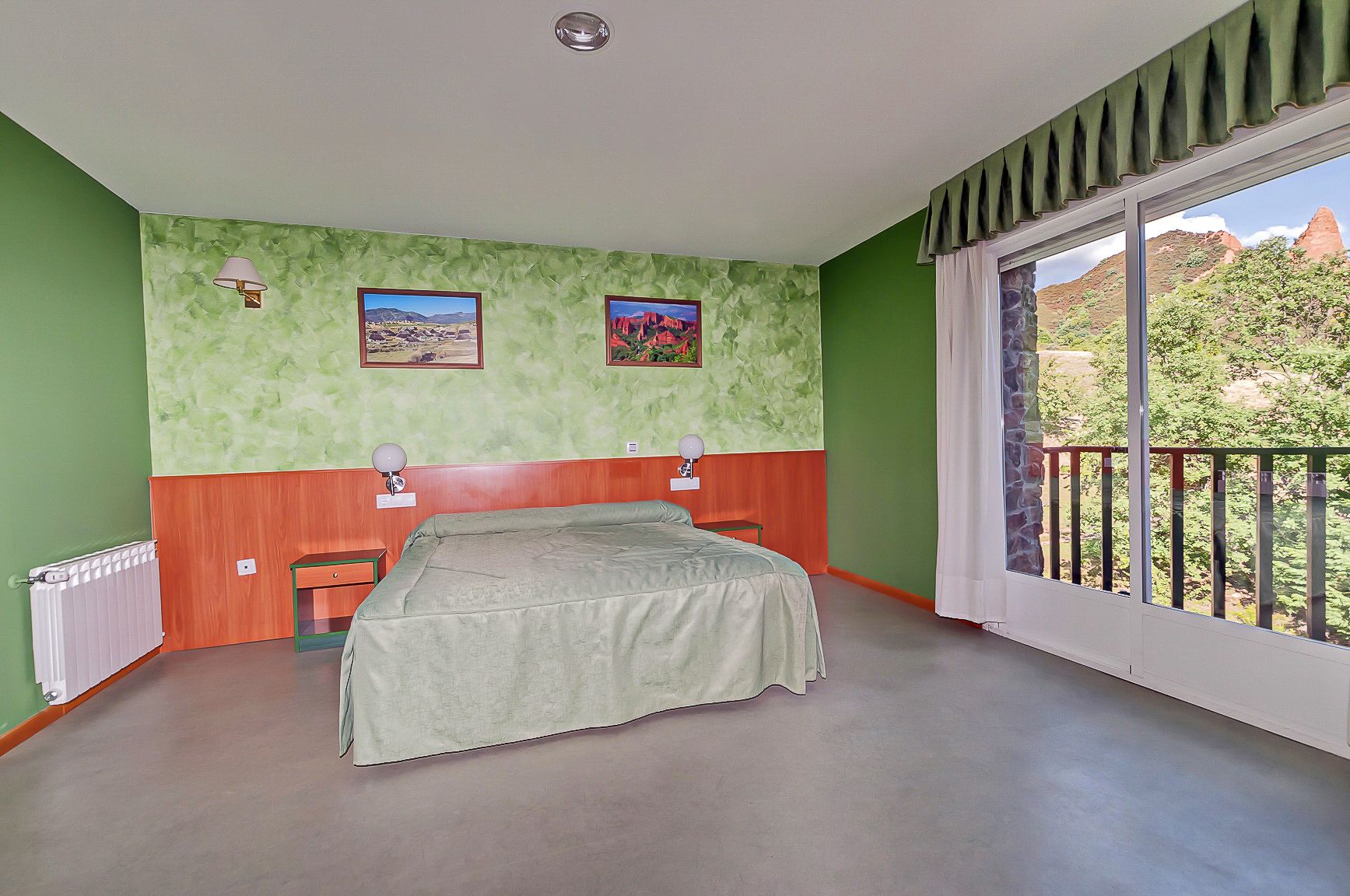 Escritorio, insonorización, cunas y wifi gratis 