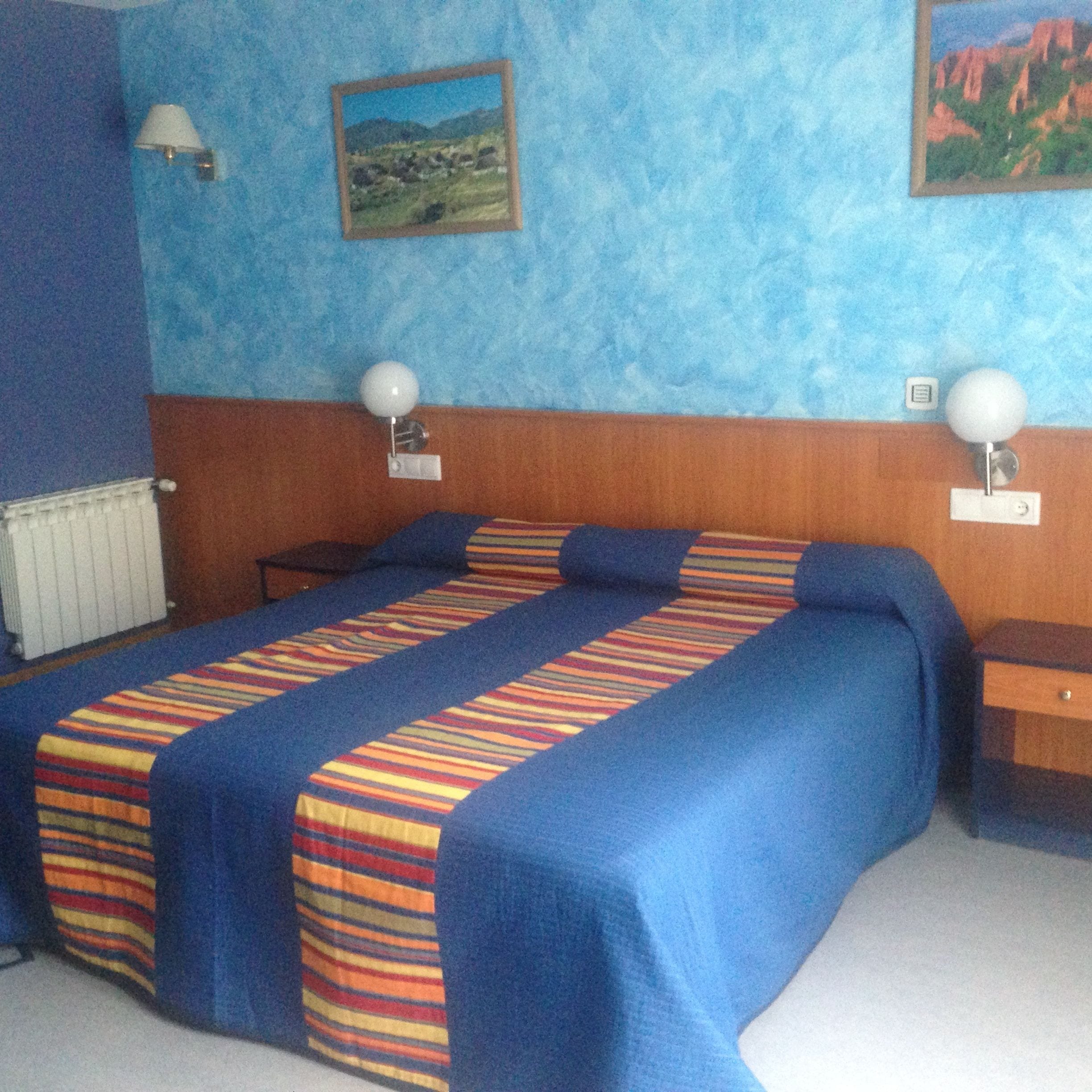 desk, soundproofing, cots/infant beds, free wifi