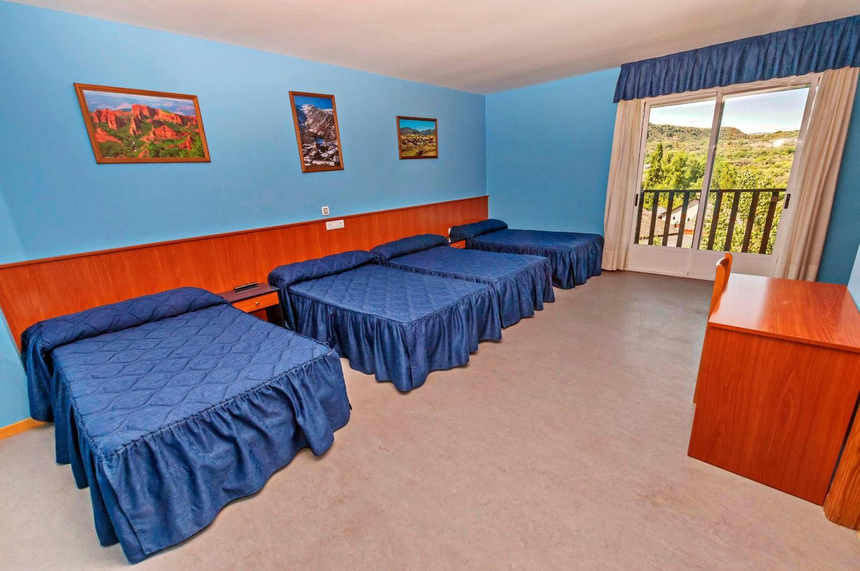 desk, soundproofing, cots/infant beds, free wifi