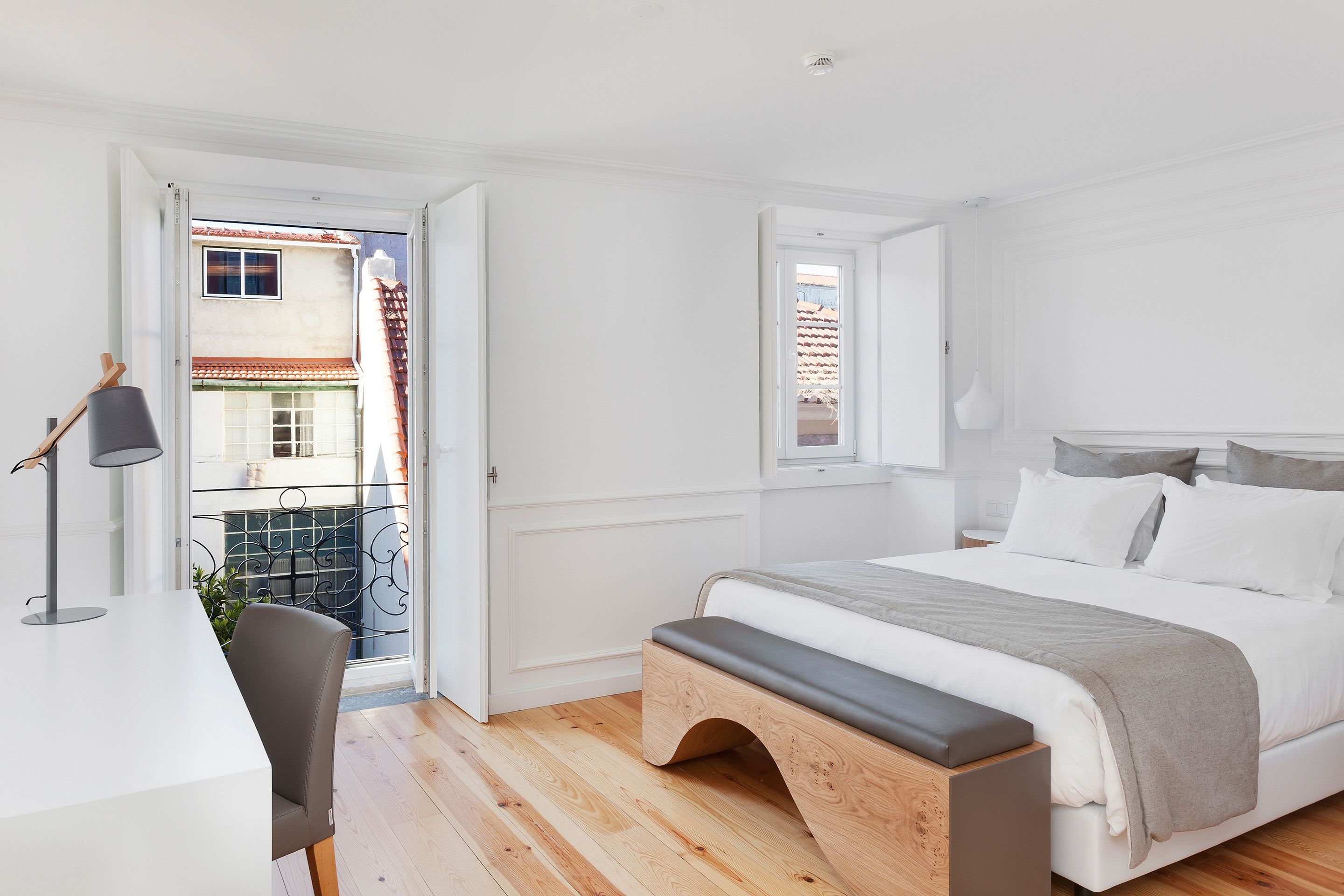 Caja de seguridad en la habitación, escritorio y insonorización 