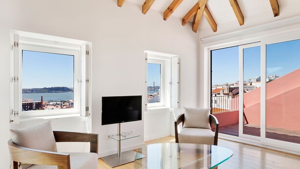 Deluxe Penthouse, 1 Bedroom | Living room | Smart TV, Netflix