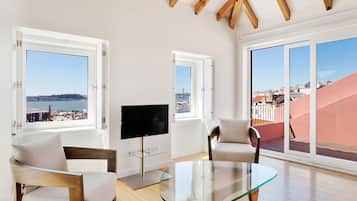 Deluxe Penthouse, 1 Bedroom | Living room | Smart TV, Netflix