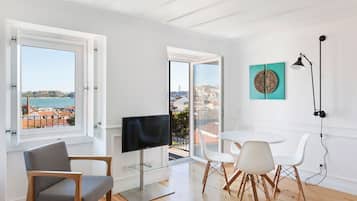 Superior Apartment, 1 Bedroom | Living room | Smart TV, Netflix