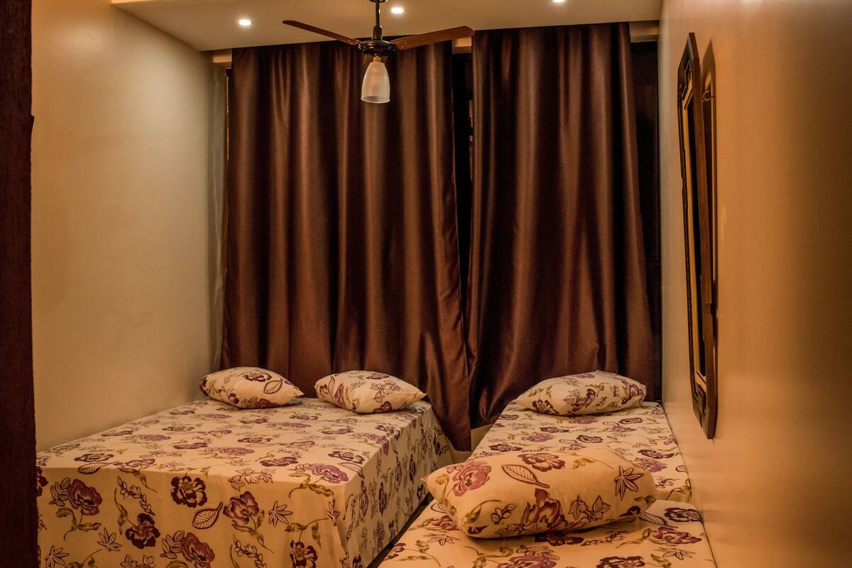 Standard Quadruple Room | Blackout drapes, rollaway beds, free WiFi