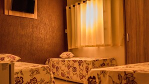 Standard Room (Quintuplo) | Blackout curtains, rollaway beds, free WiFi - Pousada Rabake (Aparecida)