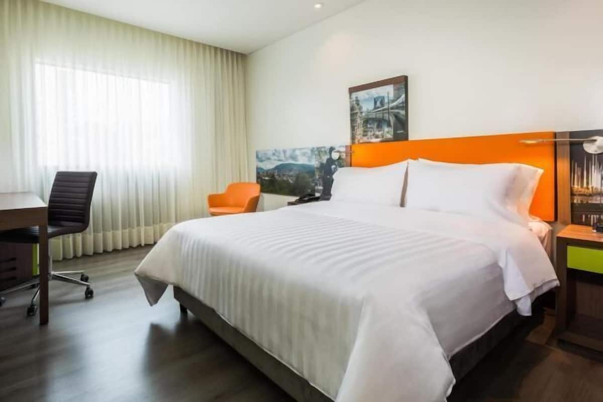 Hochwertige Bettwaren, Minibar, Zimmersafe, schallisolierte Zimmer