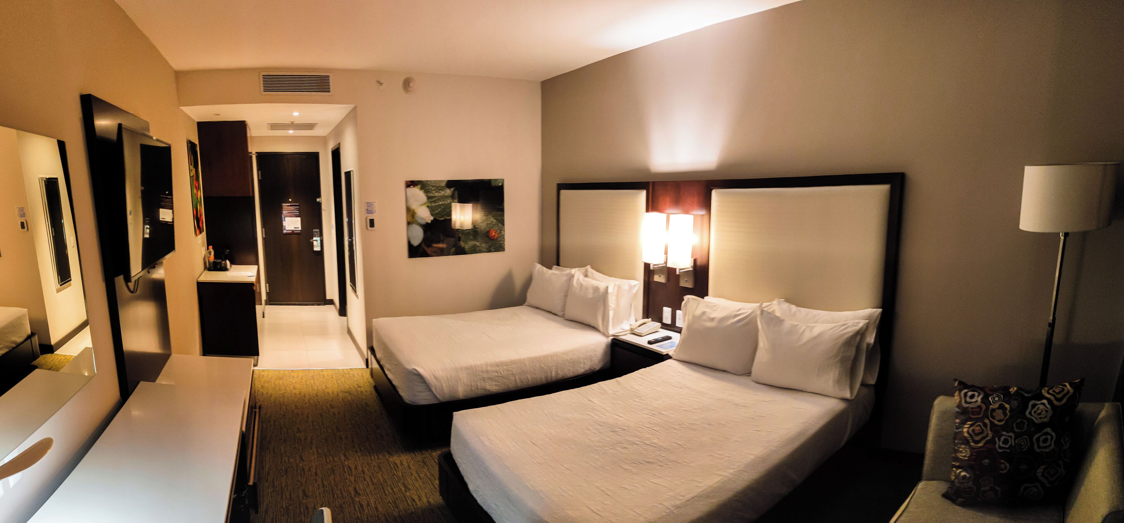 Premium bedding, in-room safe, blackout curtains, free WiFi