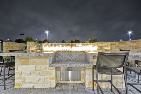 Terraza o patio. Home2 Suites by Hilton Dallas Addison