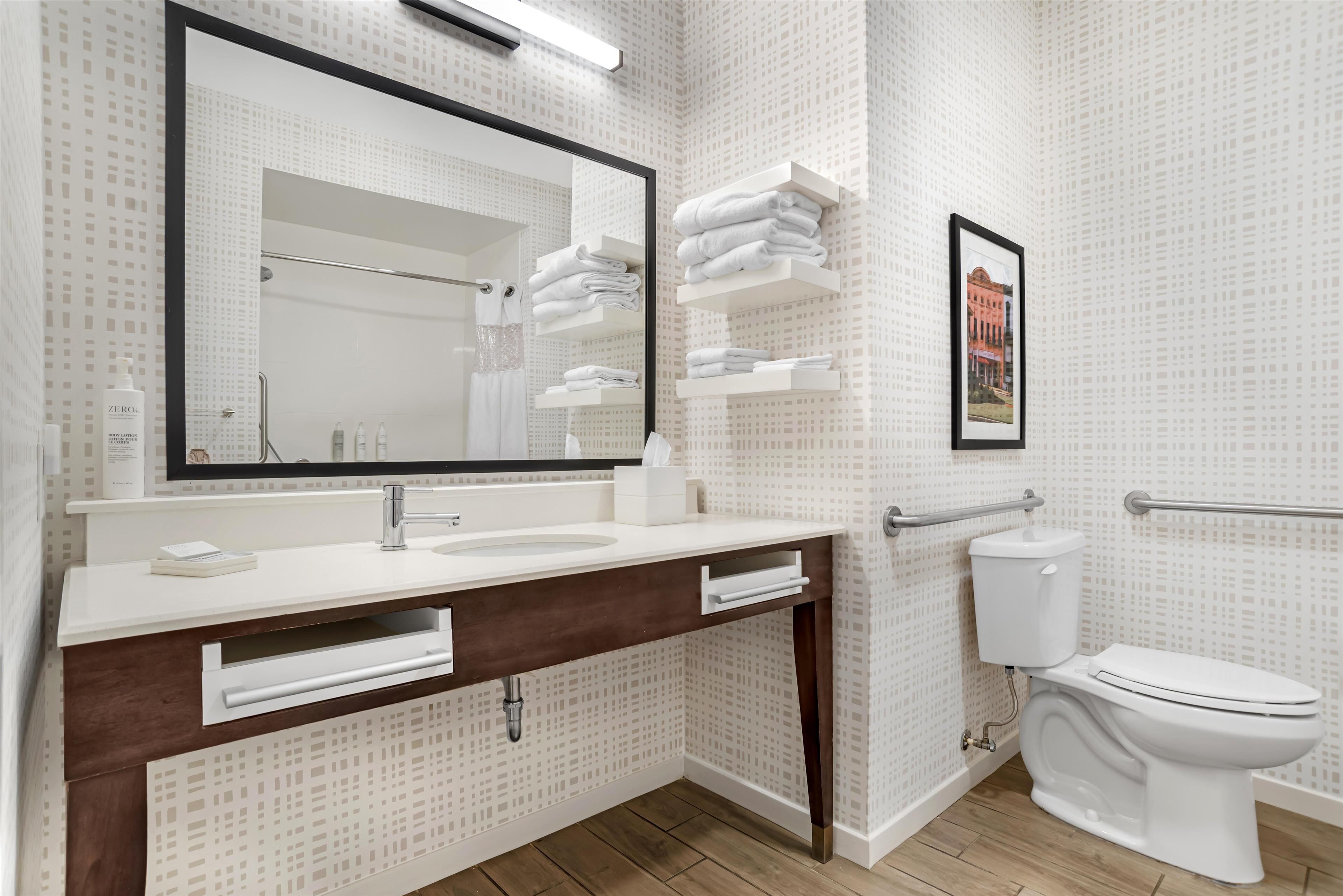 room, 1 king bed, accessible, non smoking (roll in shower) | bathroom | combined shower/bathtub, free toiletries, hair dryer, towels