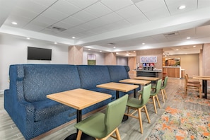 Café da manhã com buffet grátis todos os dias
