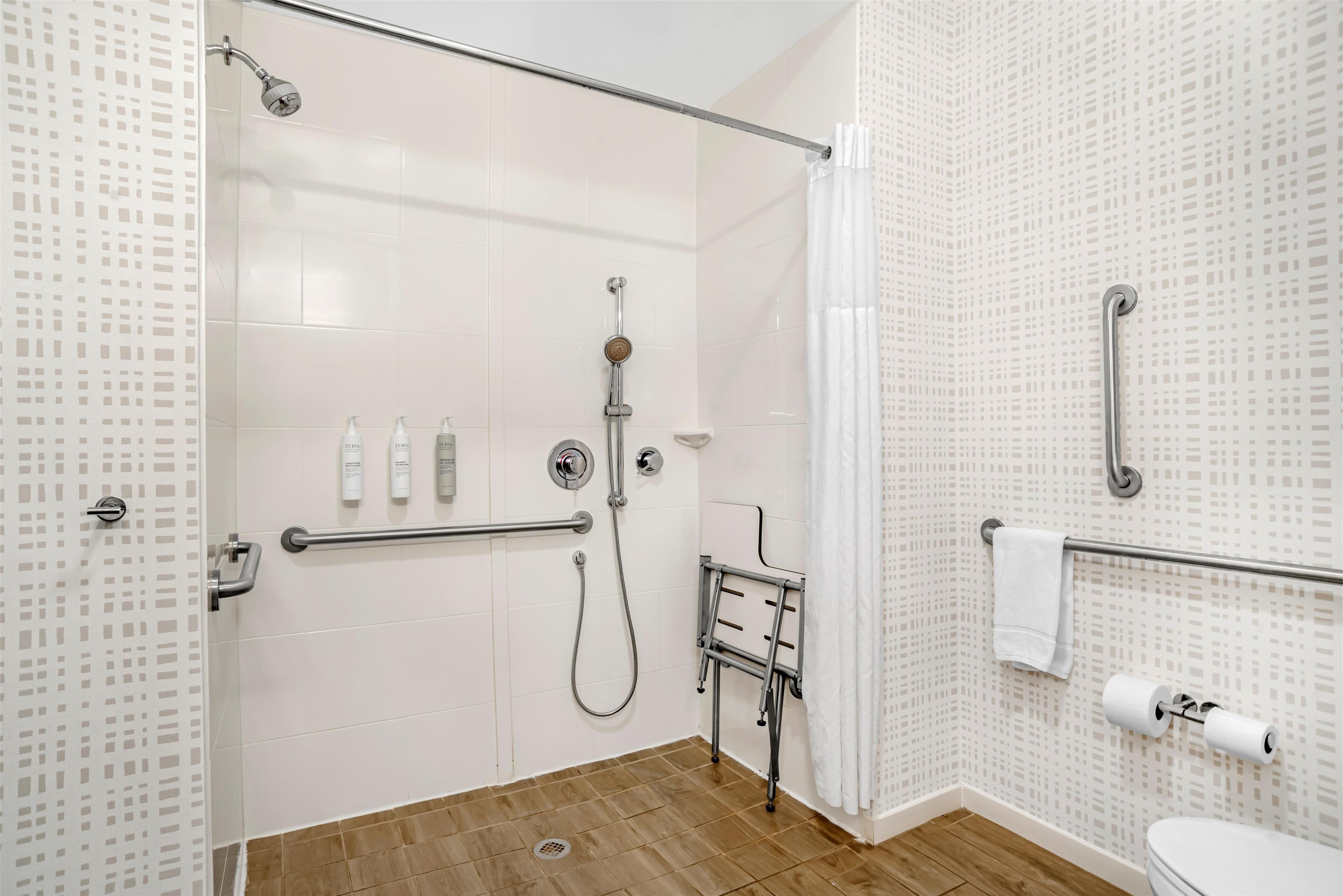 room, 1 king bed, accessible, non smoking (roll in shower) | bathroom | combined shower/bathtub, free toiletries, hair dryer, towels