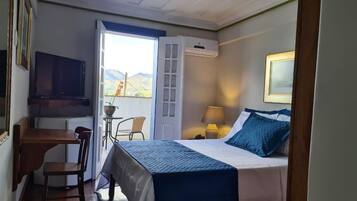 Minibar, desk, free WiFi