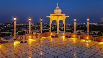Tempat makan luar