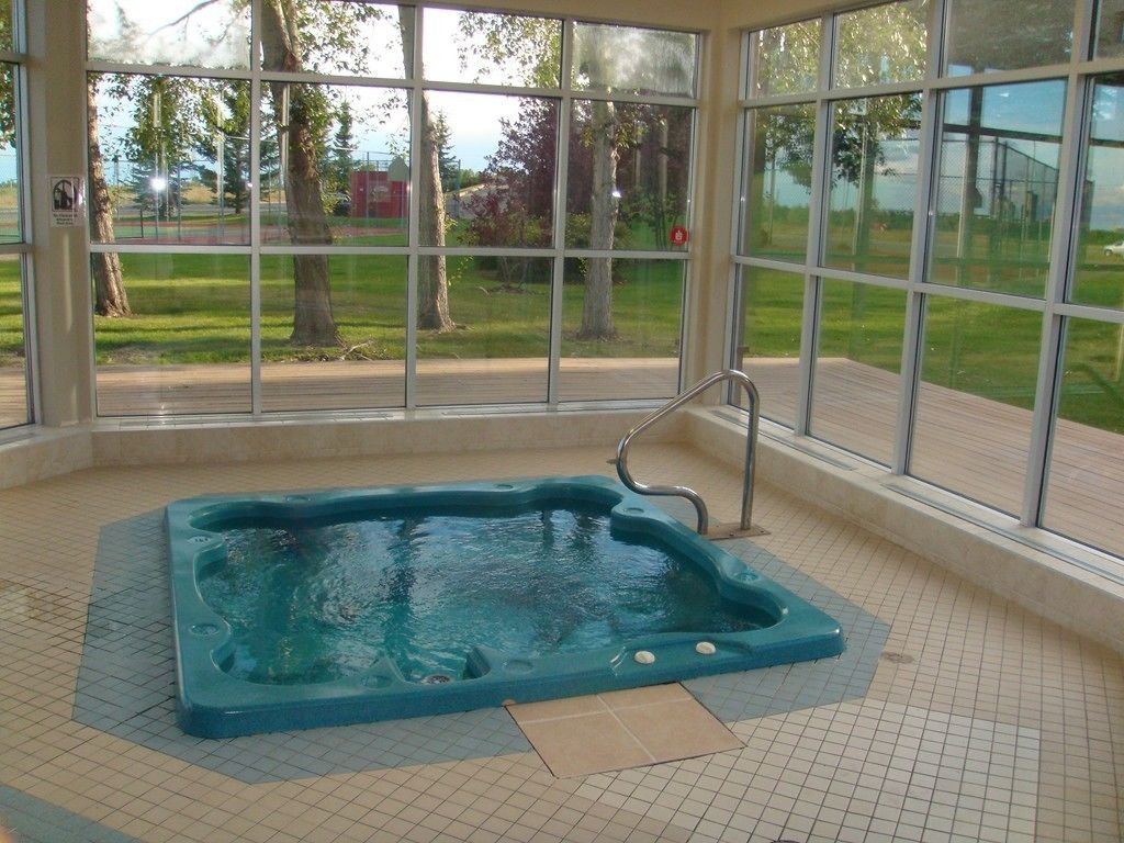 Indoor spa tub