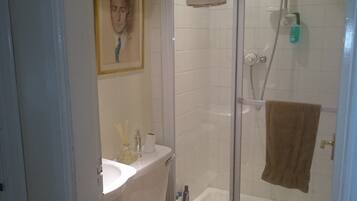 Single Room, Shared Bathroom | Bathroom