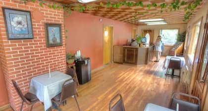Hofbrau Riverfront Hotel