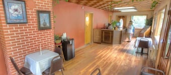 Hofbrau Riverfront Hotel