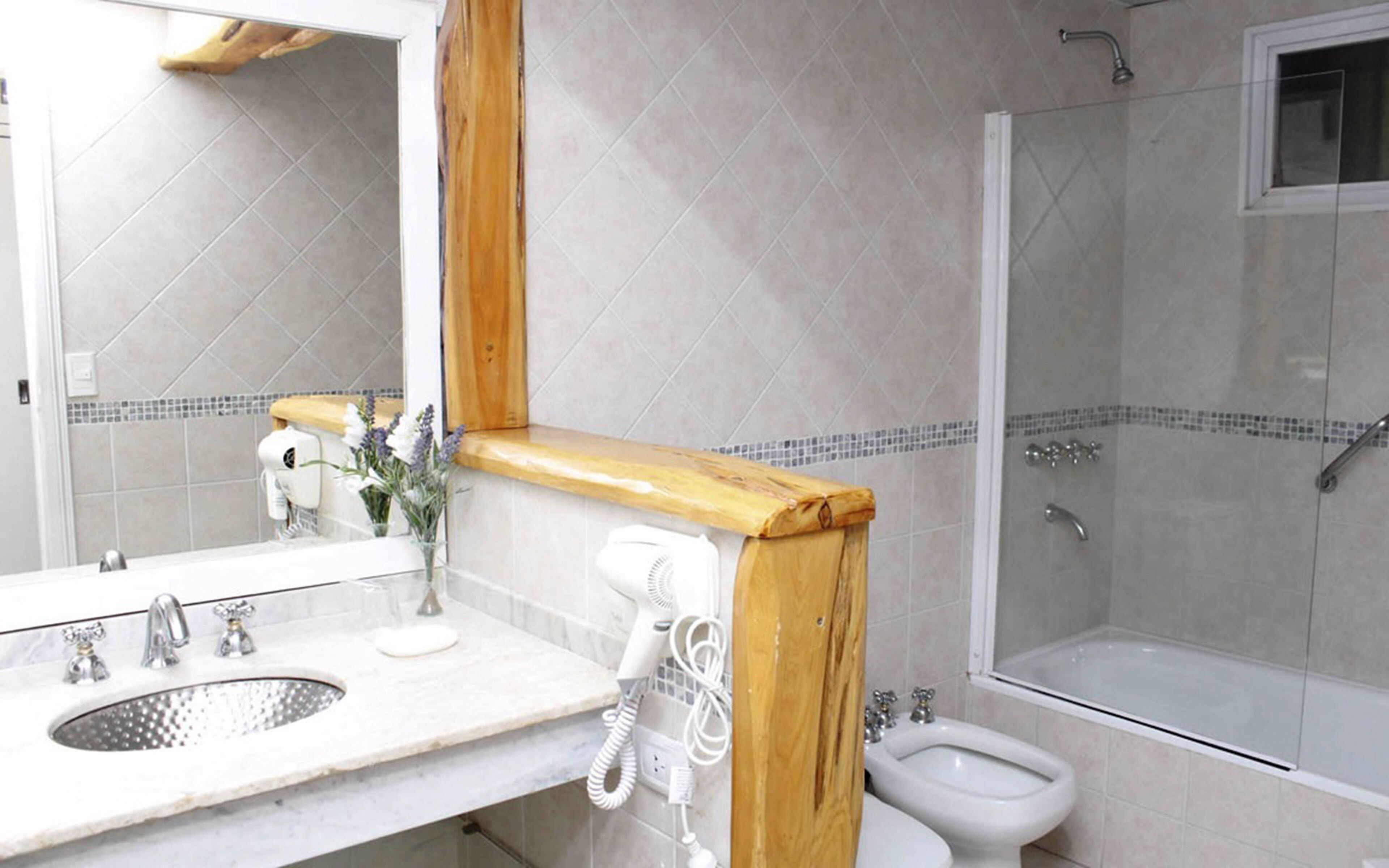 combined shower/bathtub, deep-soaking bathtub, rainfall showerhead