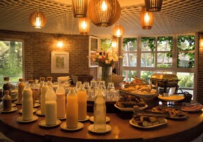 Free daily local cuisine breakfast - Carilo Village Apart Hotel & Spa (Carilo)