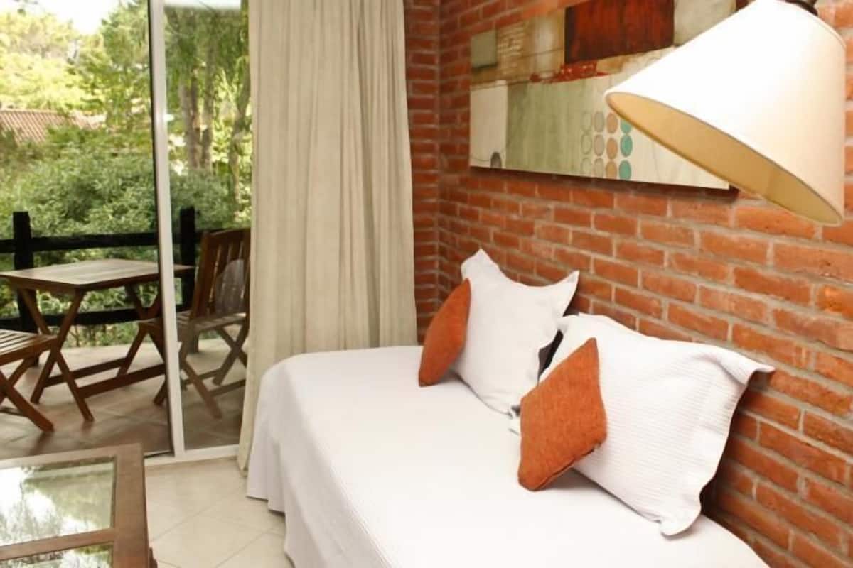 1 bedroom, premium bedding, down duvets, pillow-top beds
