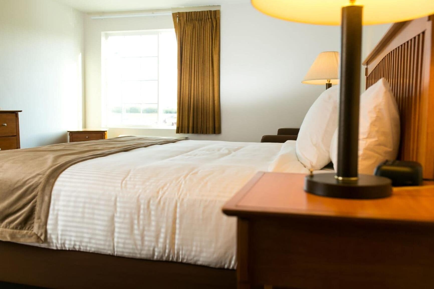 standard room, 1 king bed | 1 bedroom, desk, blackout curtains, iron/ironing board